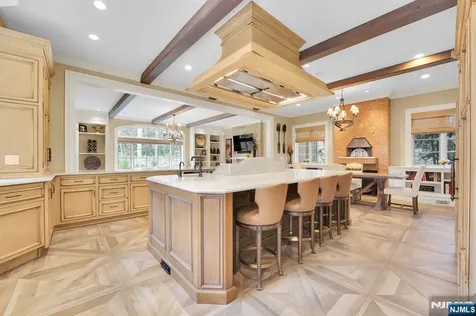 9 Pond View Montville Township NJ 07045