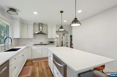 23 Plymouth Drive Upper Saddle River NJ 07458