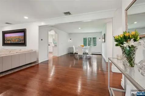 23 Plymouth Drive Upper Saddle River NJ 07458