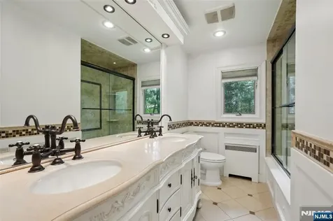 23 Plymouth Drive Upper Saddle River NJ 07458