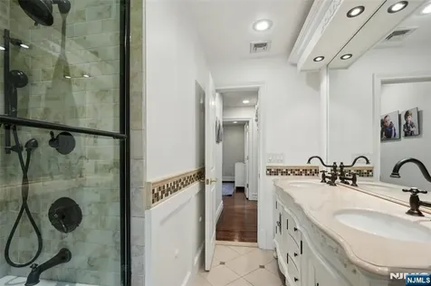 23 Plymouth Drive Upper Saddle River NJ 07458