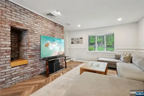 23 Plymouth Drive Upper Saddle River NJ 07458