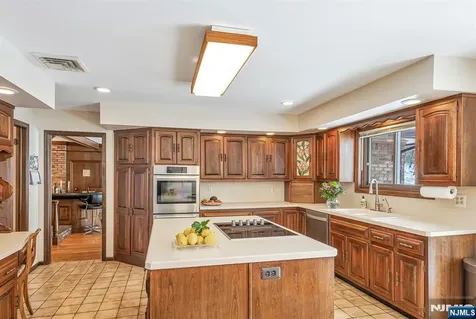 298 Freemans Lane Franklin Lakes NJ 07417