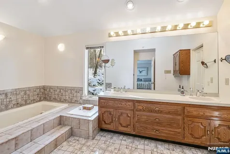 298 Freemans Lane Franklin Lakes NJ 07417