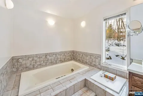 298 Freemans Lane Franklin Lakes NJ 07417