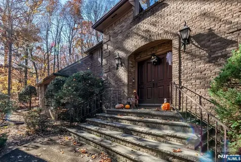 298 Freemans Lane Franklin Lakes NJ 07417