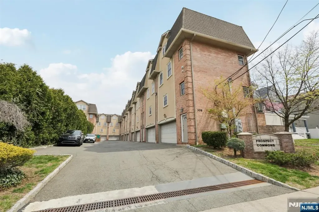 308 Hamilton Place Hackensack NJ 07601