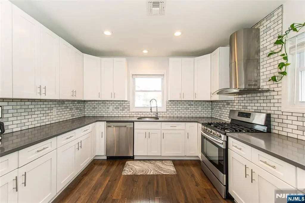 81 S Summit Street Bergenfield NJ 07621