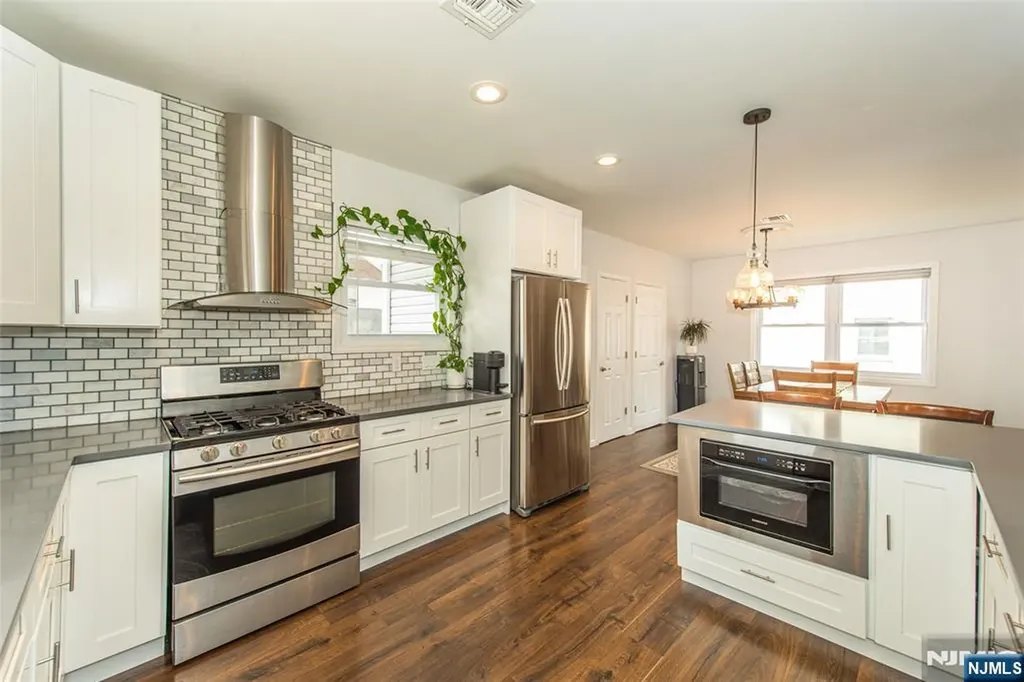 81 S Summit Street Bergenfield NJ 07621