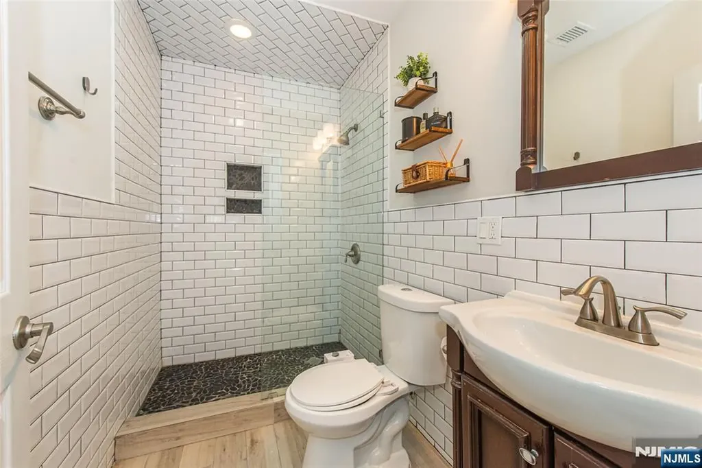 81 S Summit Street Bergenfield NJ 07621