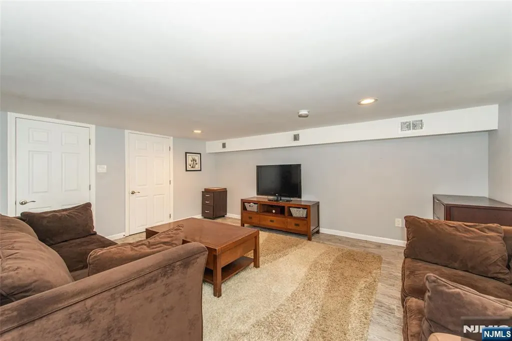 81 S Summit Street Bergenfield NJ 07621