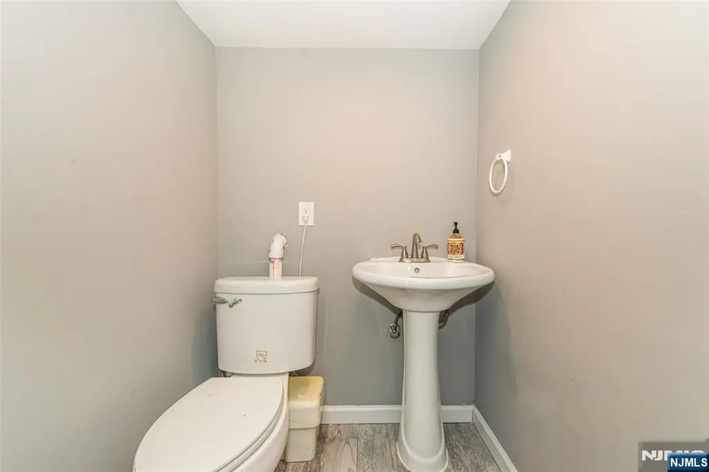 81 S Summit Street Bergenfield NJ 07621