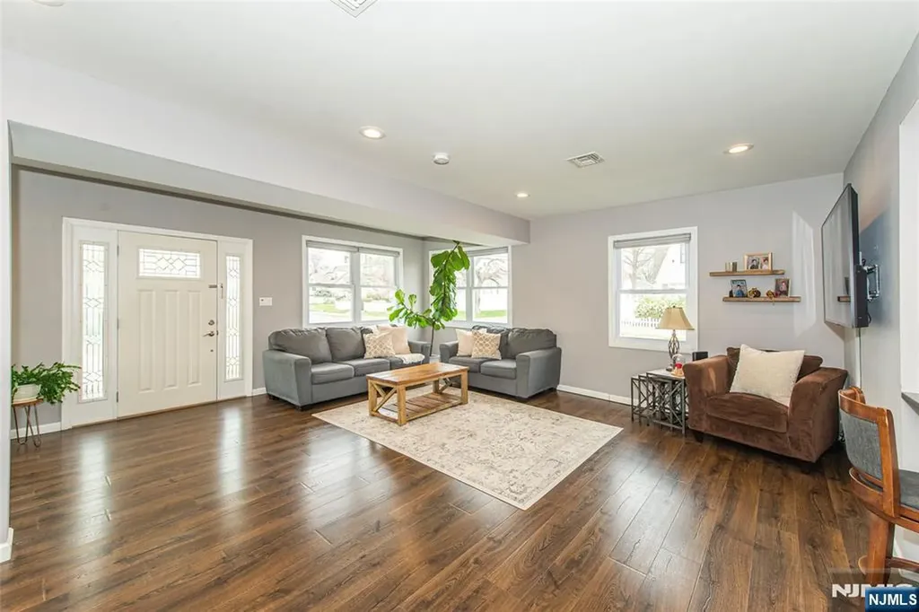 81 S Summit Street Bergenfield NJ 07621