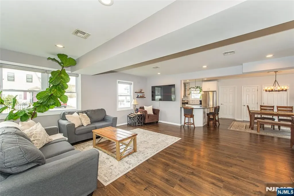 81 S Summit Street Bergenfield NJ 07621