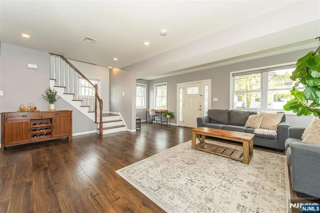 81 S Summit Street Bergenfield NJ 07621