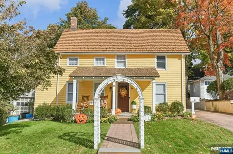 18 1st Street Allendale NJ 07401