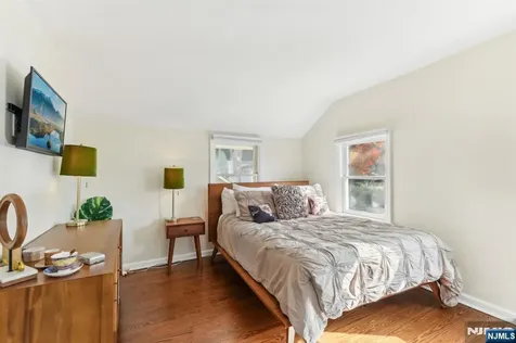 18 1st Street Allendale NJ 07401