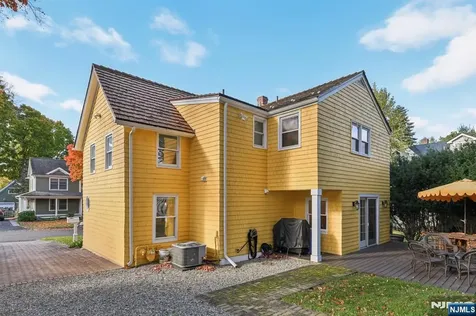 18 1st Street Allendale NJ 07401