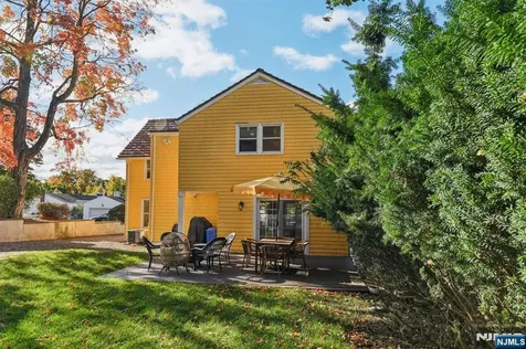 18 1st Street Allendale NJ 07401