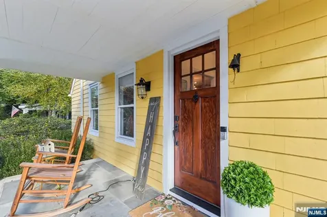 18 1st Street Allendale NJ 07401