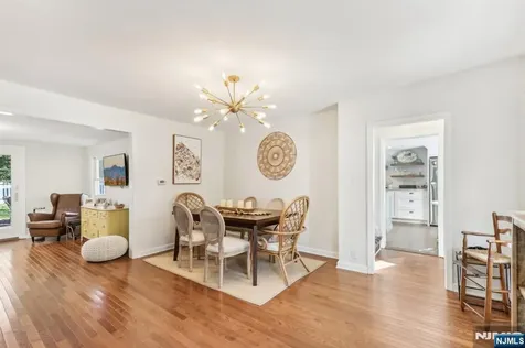 18 1st Street Allendale NJ 07401