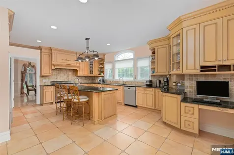 62 Johnson Avenue Englewood Cliffs NJ 07632