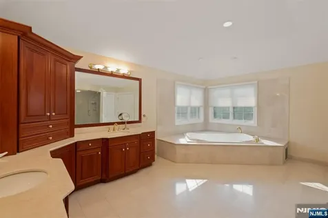 62 Johnson Avenue Englewood Cliffs NJ 07632