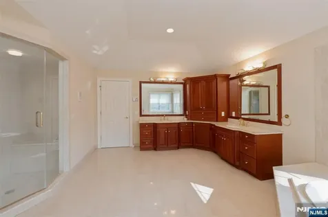 62 Johnson Avenue Englewood Cliffs NJ 07632