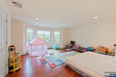 62 Johnson Avenue Englewood Cliffs NJ 07632