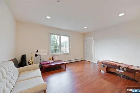 62 Johnson Avenue Englewood Cliffs NJ 07632