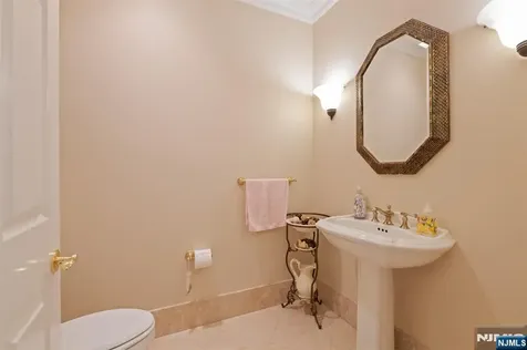 62 Johnson Avenue Englewood Cliffs NJ 07632