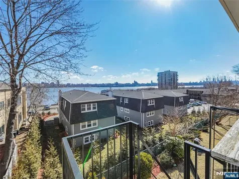 91 Myrtle Avenue Edgewater NJ 07020