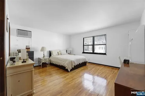 91 Myrtle Avenue Edgewater NJ 07020