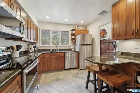 110 Deerhaven Road Mahwah NJ 07430