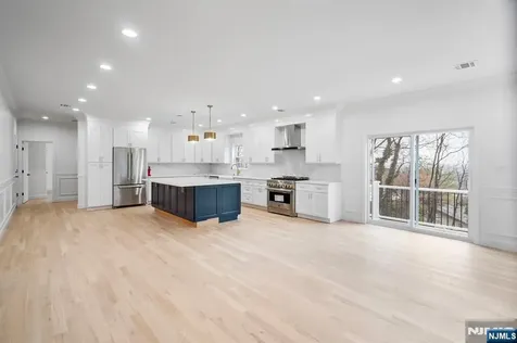 413 The Fenway River Edge NJ 07661