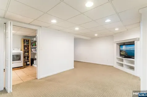 16 Reeds Lane Woodcliff Lake NJ 07677
