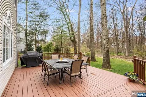 16 Reeds Lane Woodcliff Lake NJ 07677