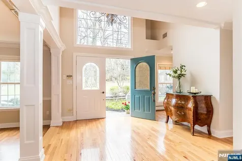 16 Reeds Lane Woodcliff Lake NJ 07677
