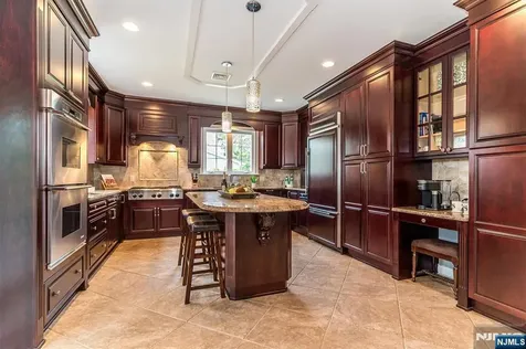 16 Reeds Lane Woodcliff Lake NJ 07677
