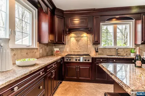 16 Reeds Lane Woodcliff Lake NJ 07677