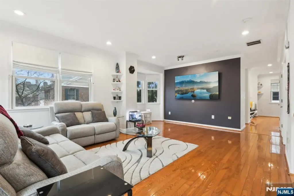 333 Oswego Court West New York NJ 07093