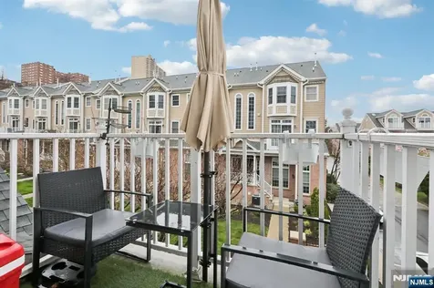 333 Oswego Court West New York NJ 07093