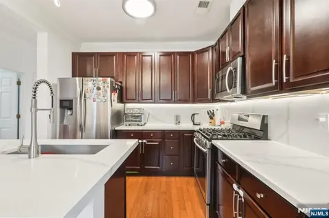 333 Oswego Court West New York NJ 07093