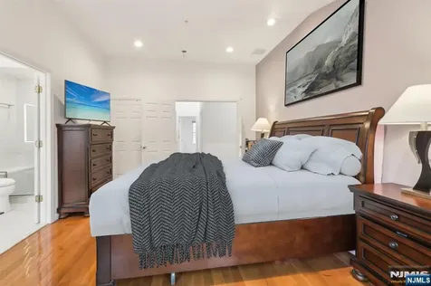 333 Oswego Court West New York NJ 07093