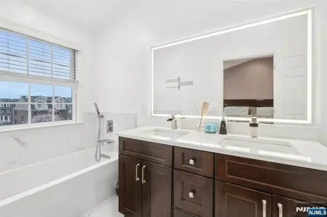 333 Oswego Court West New York NJ 07093