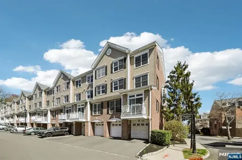 333 Oswego Court West New York NJ 07093