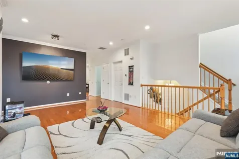 333 Oswego Court West New York NJ 07093