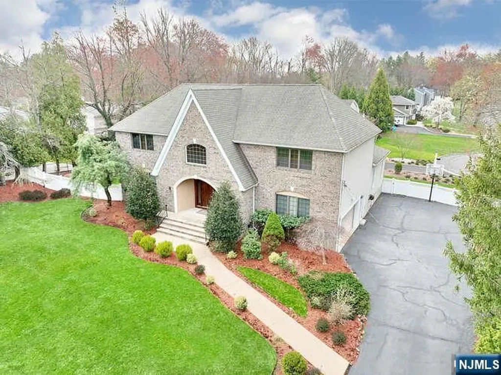 623 Echo Glen Avenue River Vale NJ 07675