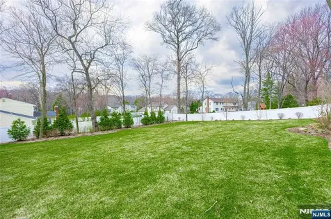 2 Bona Court Park Ridge NJ 07656