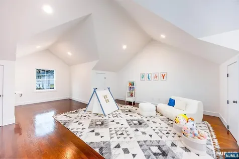 2 Bona Court Park Ridge NJ 07656